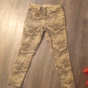 Universal thread camo jeans